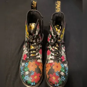 1460 PASCALFLORAL MASHUP LEATHERLACE UP BOOTS