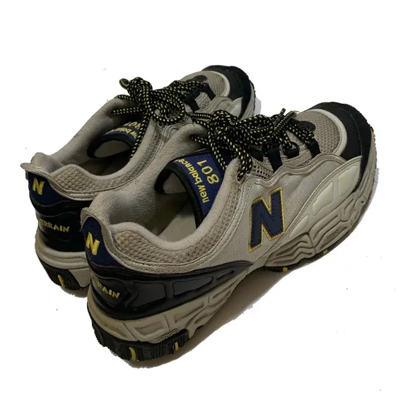 9 / New Balance 801 Sneakers