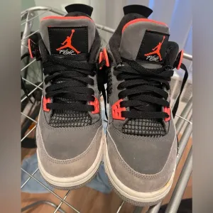 Air Jordan size youth 5.5 in excellent condition