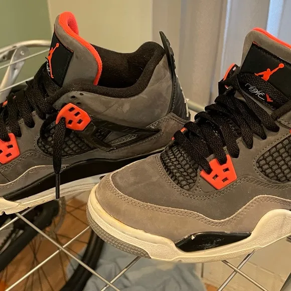 Air Jordan size youth 5.5 in excellent condition