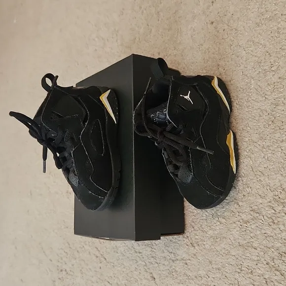 Air Jordan True Flight toddler sneakers