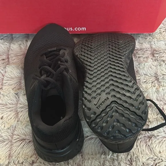 All Black Nike sneakers size 4.5