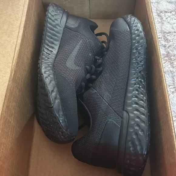 All Black Nike sneakers size 4.5
