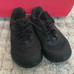 All Black Nike sneakers size 4.5