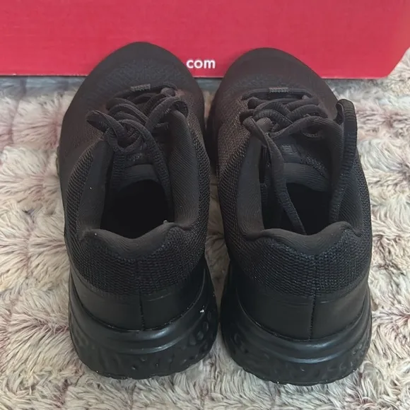 All Black Nike sneakers size 4.5