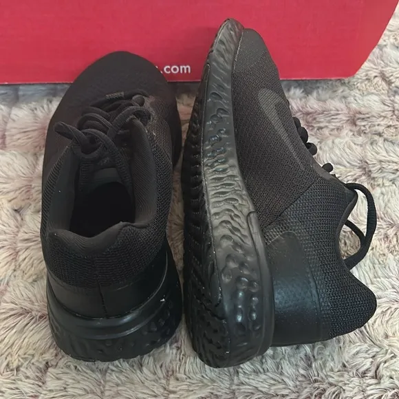 All Black Nike sneakers size 4.5