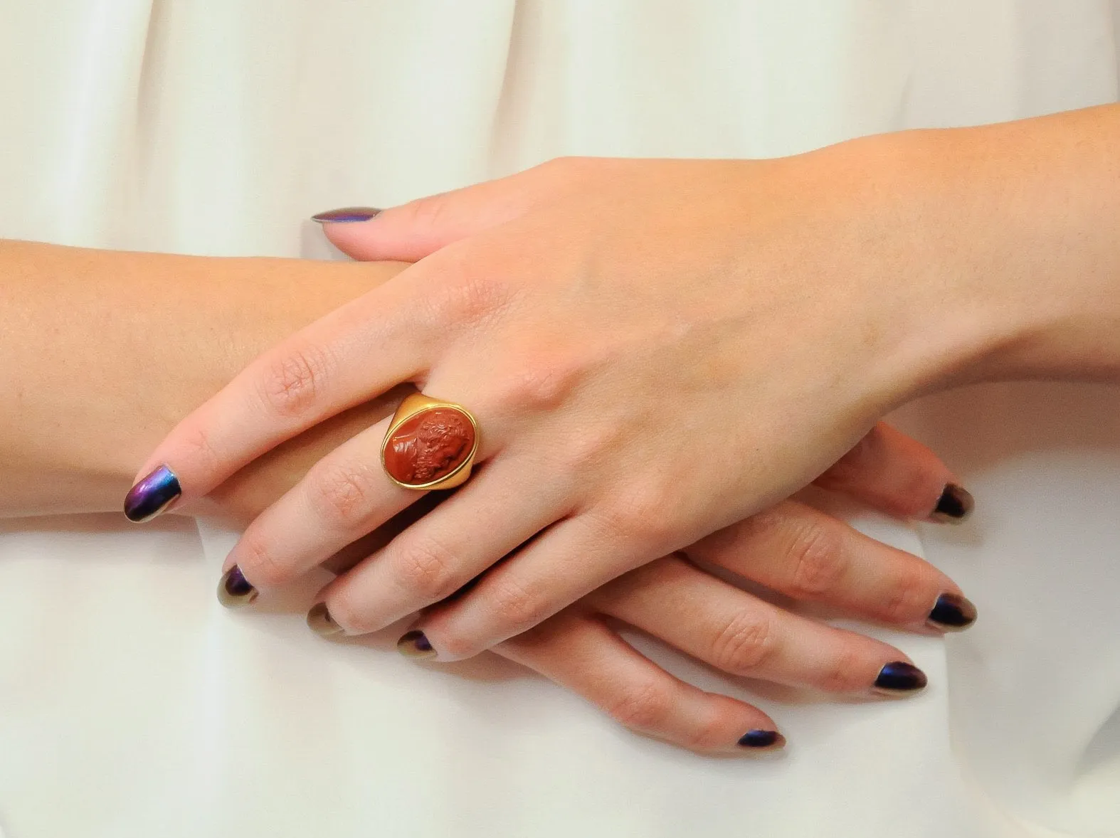 Antique Hardstone 18 Karat Gold Cameo Unisex Ring