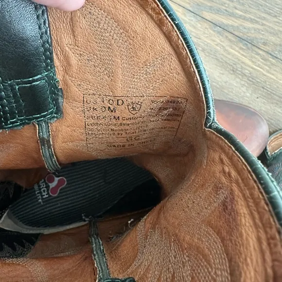 Ariat Boots Overall Good Condition Soles Are In Great Condition Size 10