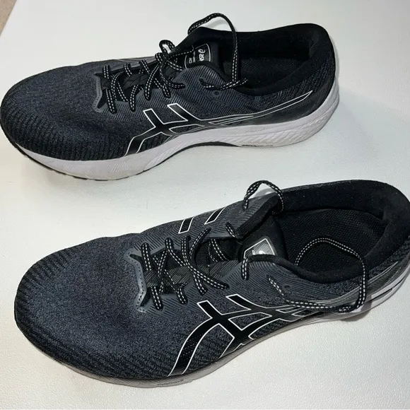 ASICS Men's GT-2000 10.5 Athletic Sneakers Gray/White.