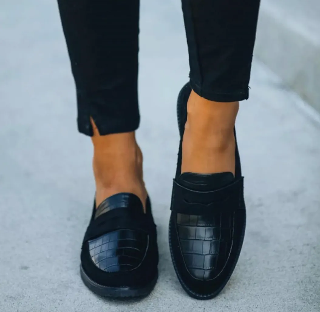 B&S | Comfortable & Stylish Leather Loafers for Women – High-Quality Black Shoes for Everyday Elegance