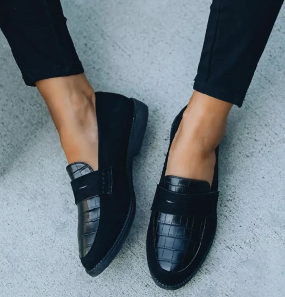 B&S | Comfortable & Stylish Leather Loafers for Women – High-Quality Black Shoes for Everyday Elegance