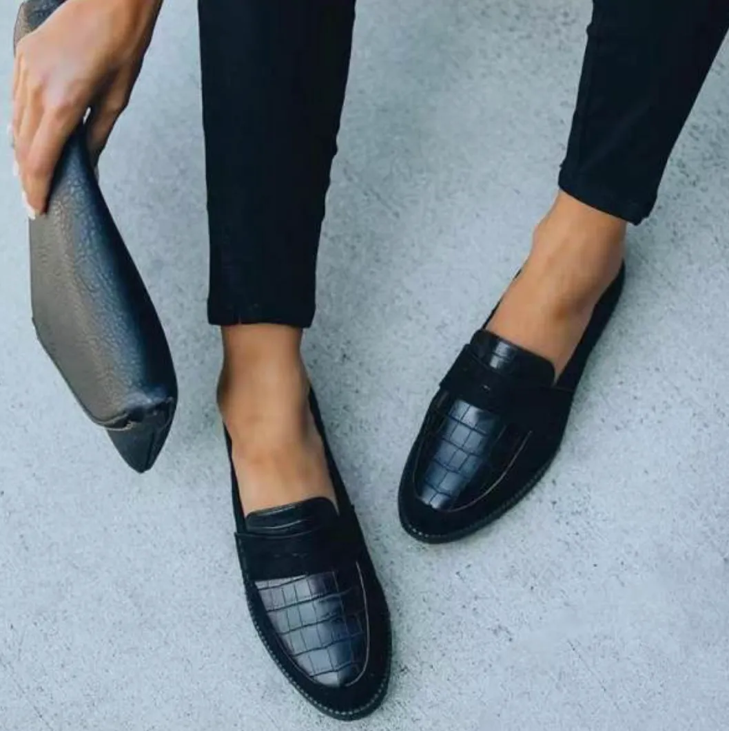 B&S | Comfortable & Stylish Leather Loafers for Women – High-Quality Black Shoes for Everyday Elegance