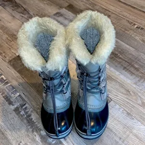 Big kids Sorel size 3 gray and black fur trimmed winter boots