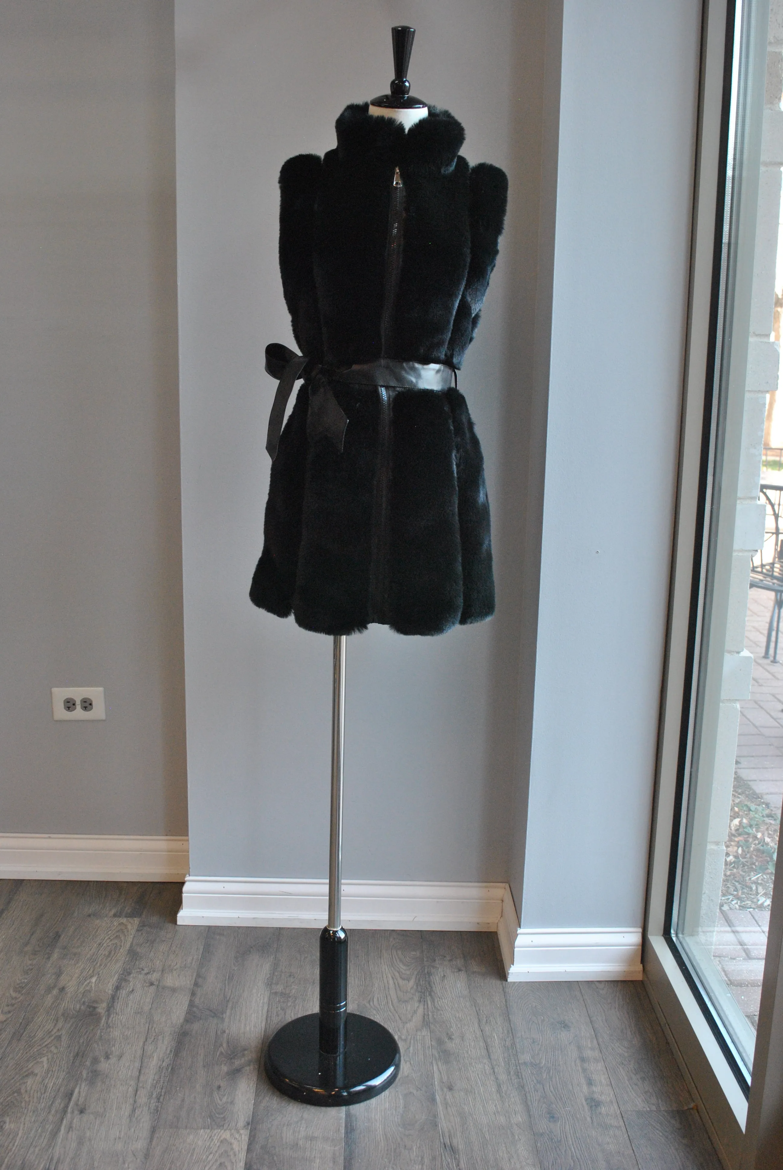 BLACK FAUX FUR VEST WITH A BELT