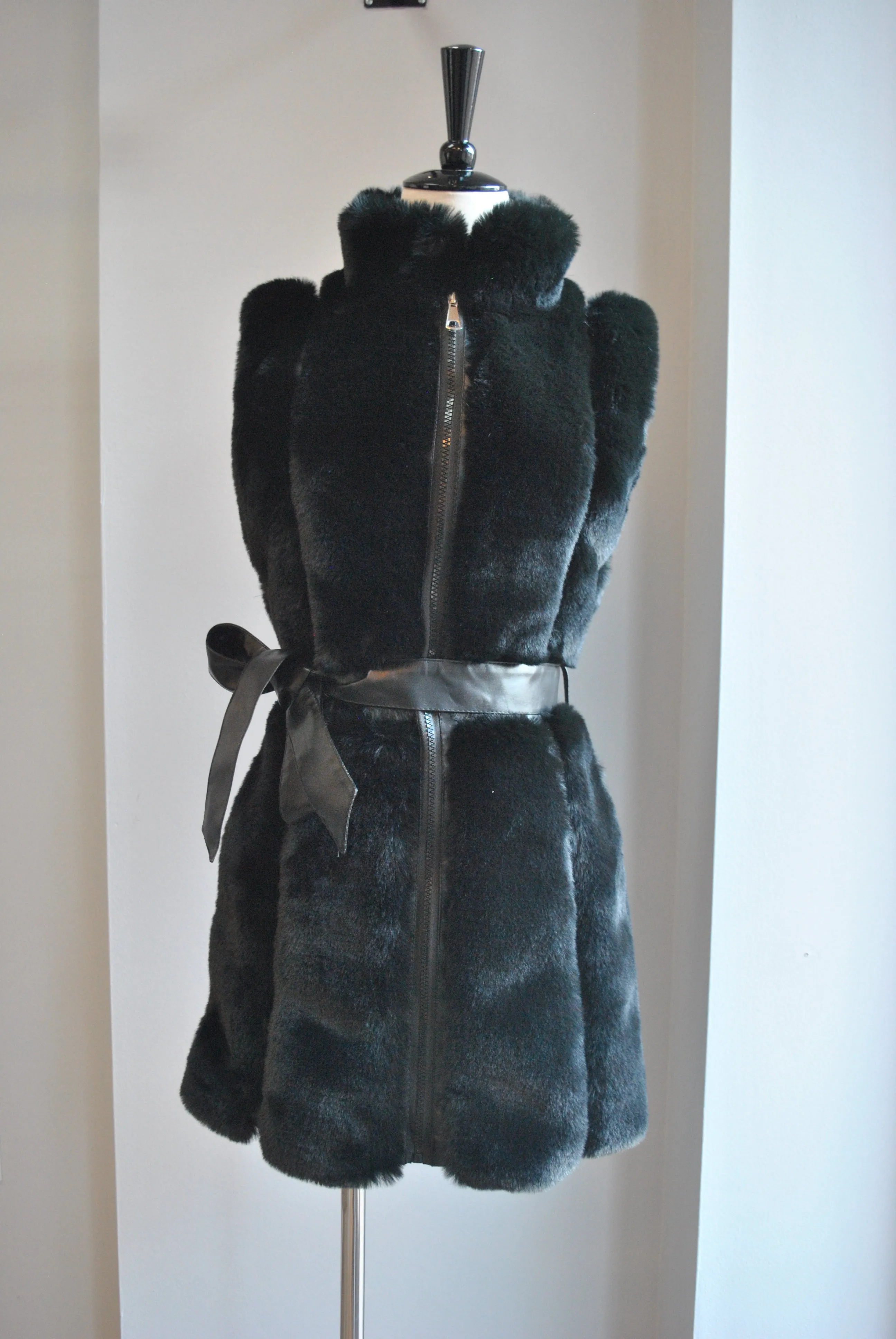 BLACK FAUX FUR VEST WITH A BELT