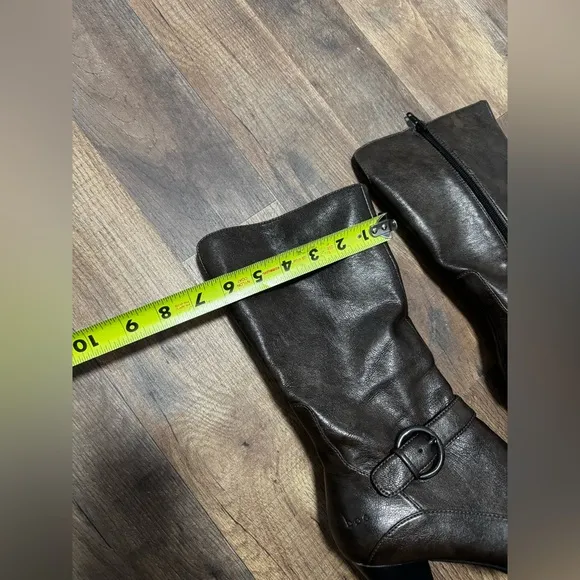 B.O.C Boots Brown Color Pre Own, in Very Good Condition Size 8
