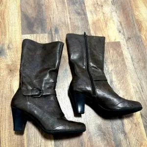 B.O.C Boots Brown Color Pre Own, in Very Good Condition Size 8