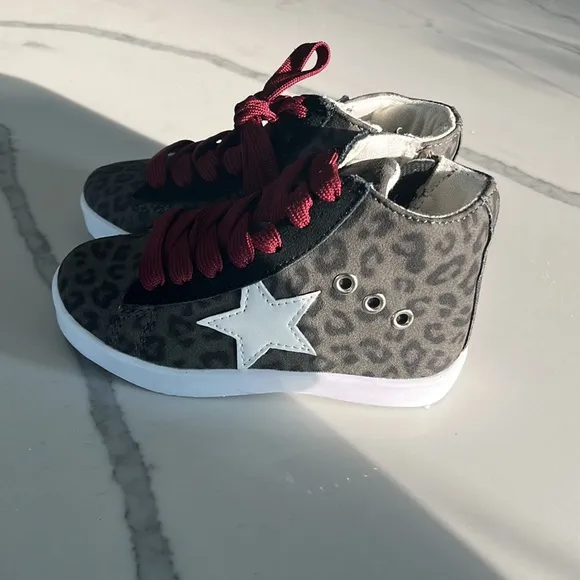 Brand new leopard print Hoo high top sneakers with burgundy laces size 10