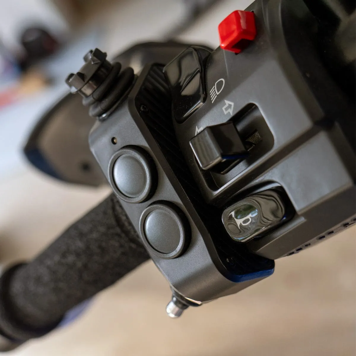 DMD Remote 2 met joystick en kabel of bleutooth aansluiting