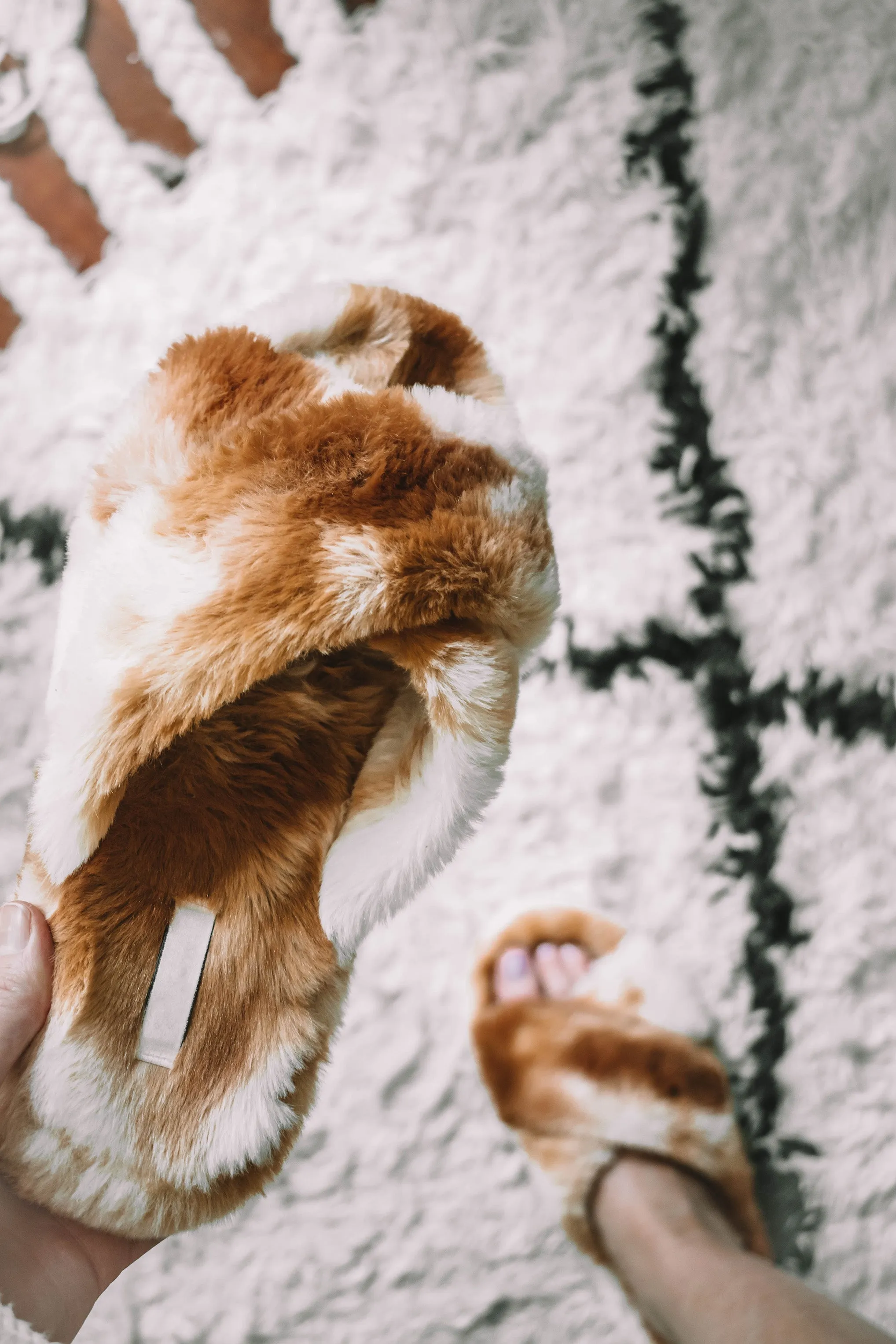 Elk Valley Faux Fur Slipper - Camel   Bone