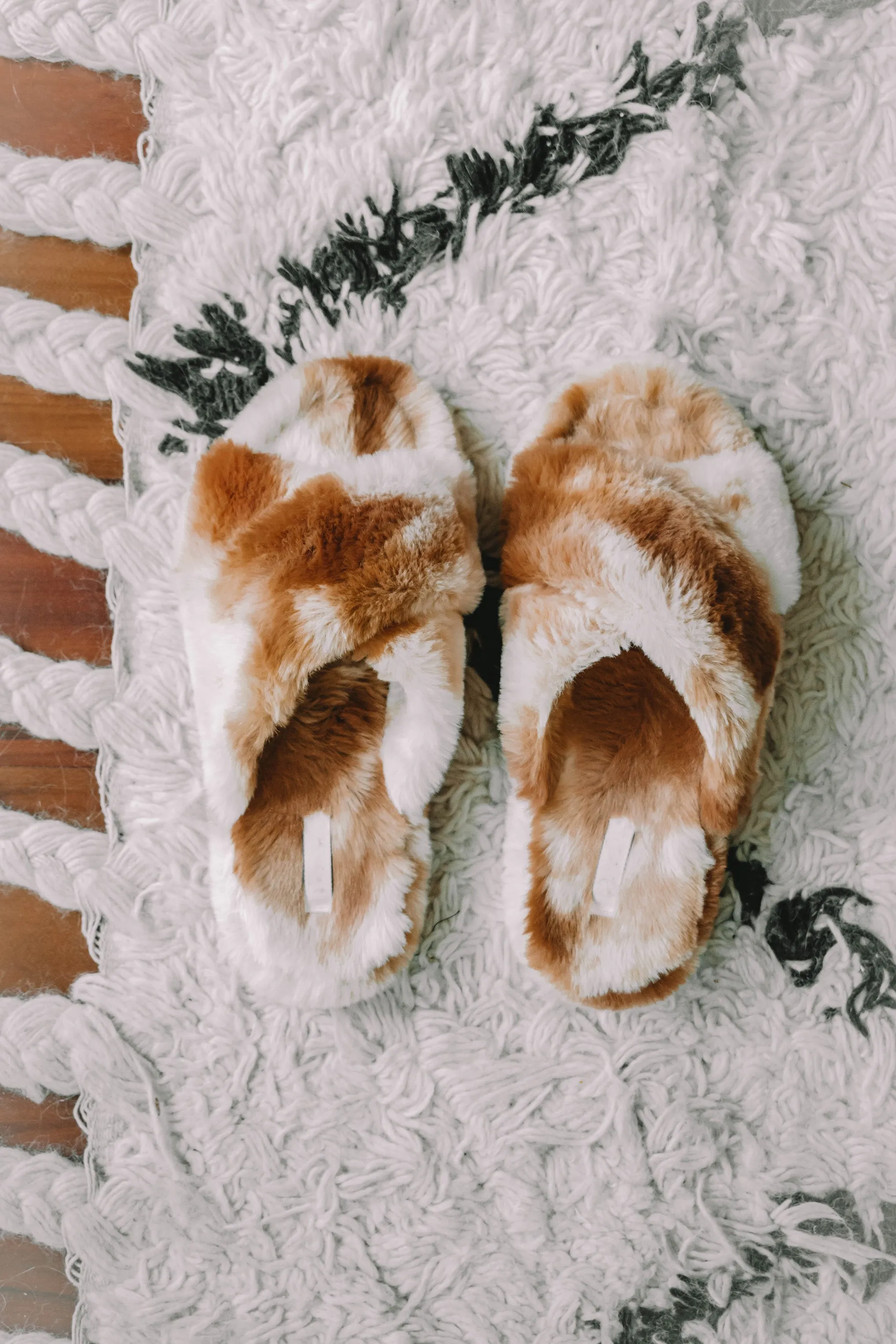 Elk Valley Faux Fur Slipper - Camel   Bone