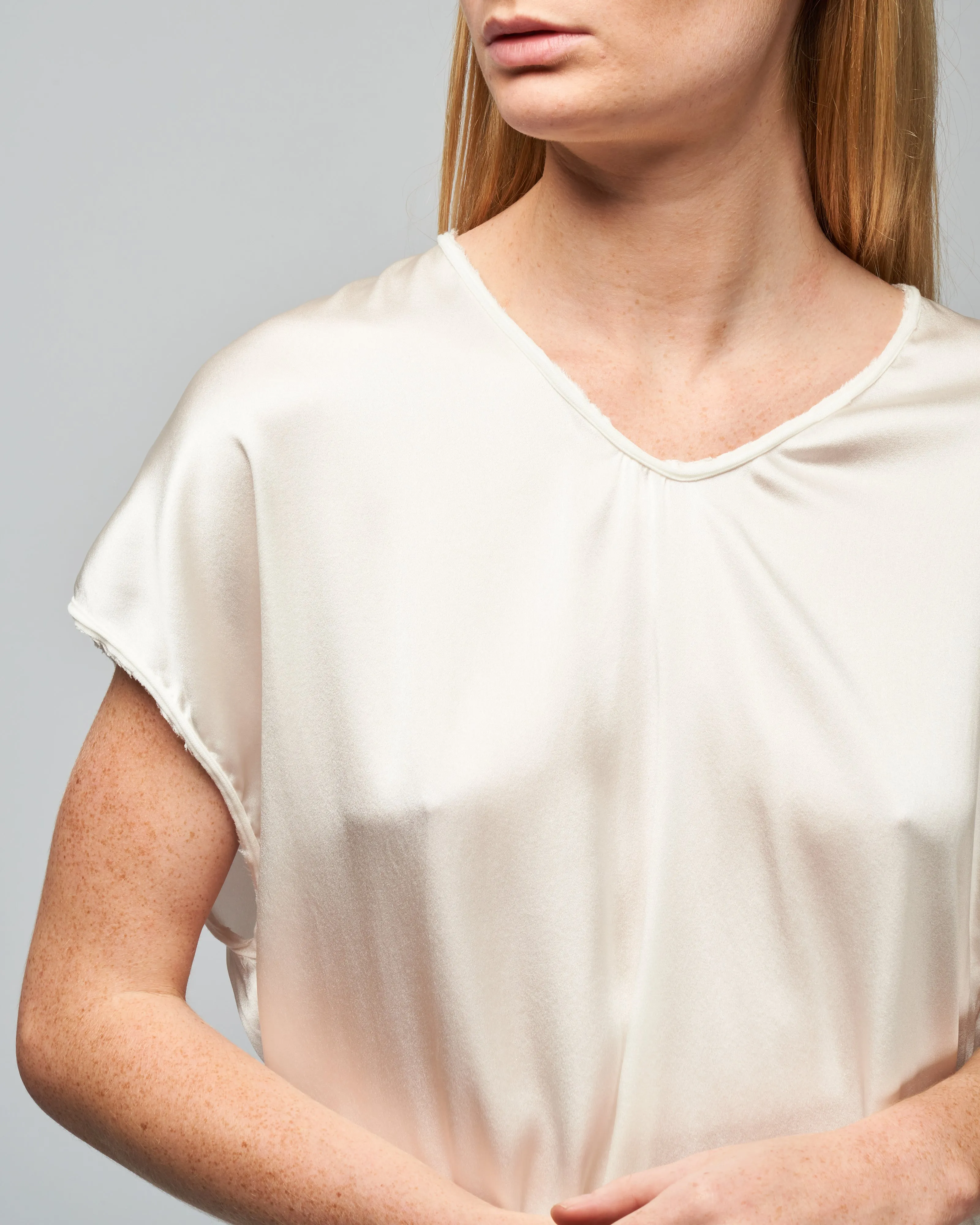 ellie sloppy-v tee - cloud