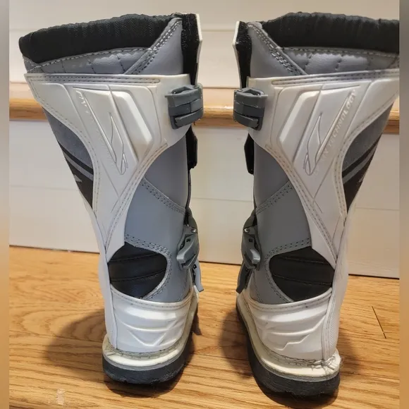 Fly Viper Youth Racing Boots White Gray Size Y 11  Dirtbike