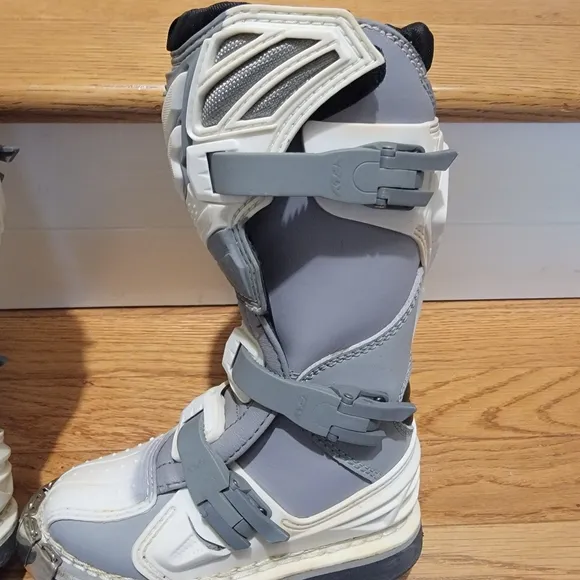 Fly Viper Youth Racing Boots White Gray Size Y 11  Dirtbike