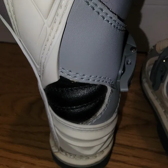 Fly Viper Youth Racing Boots White Gray Size Y 11  Dirtbike
