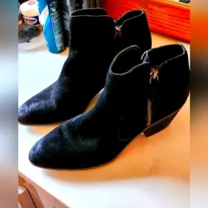 Frye &amp; Co Suede Booties
