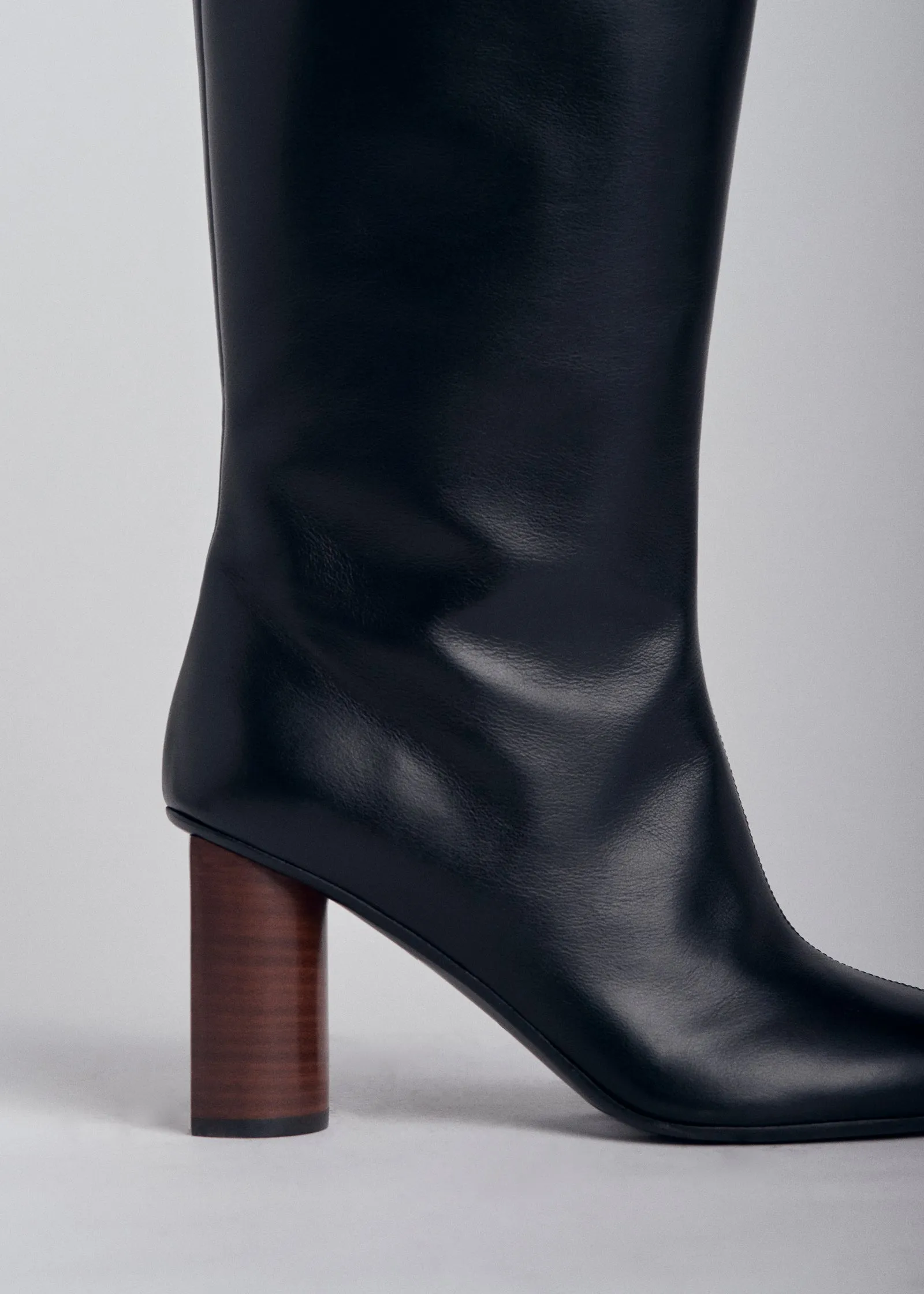 Knee High Boot in Tresor Calfskin - Black
