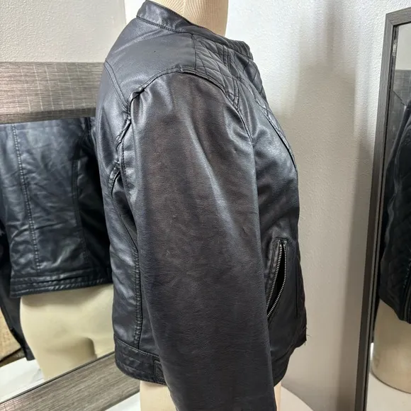 Miss selfie woman’s faux leather  jackett with faux fur lining size large