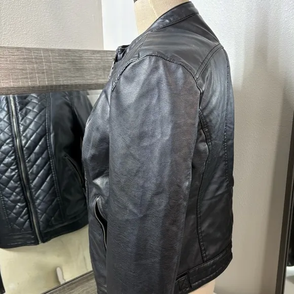 Miss selfie woman’s faux leather  jackett with faux fur lining size large
