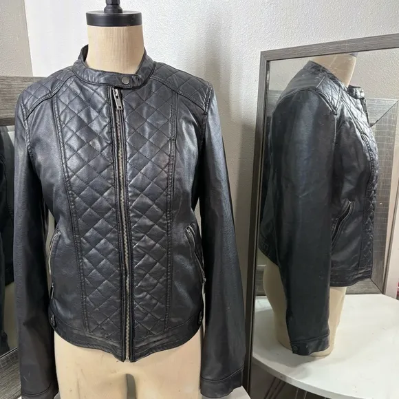 Miss selfie woman’s faux leather  jackett with faux fur lining size large