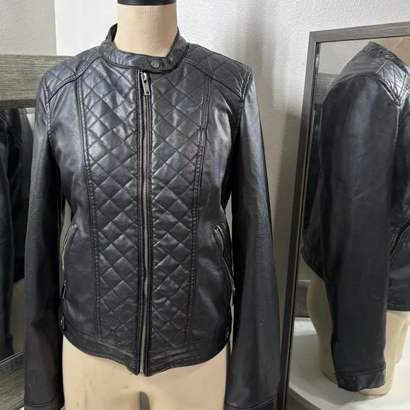 Miss selfie woman’s faux leather  jackett with faux fur lining size large