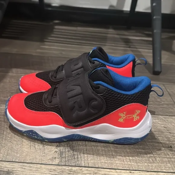 New authentic Under Armour boys signature sneakers sz 6 display