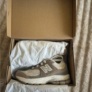 New Balance Kids' Tan and Cream Sneakers