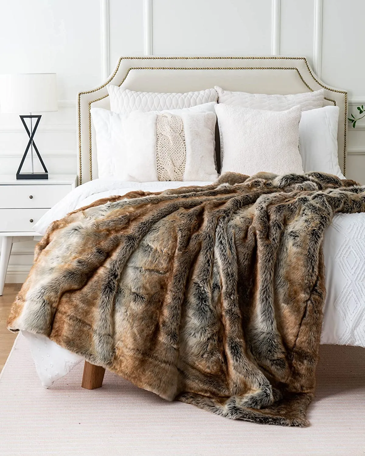 New BATTILO HOME Luxury Faux Fur Blanket Large 50 x60 Inches Super Soft Throw Blanket! Reversible to Plush Velvet! Nice packaging for Gift Giving! Retails $105 