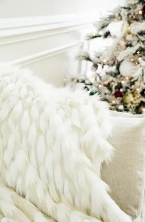 New Nordstrom Rachel Parcell Statement Faux Fur Throw Blanket in Ivory! 52x60! Retails $125 