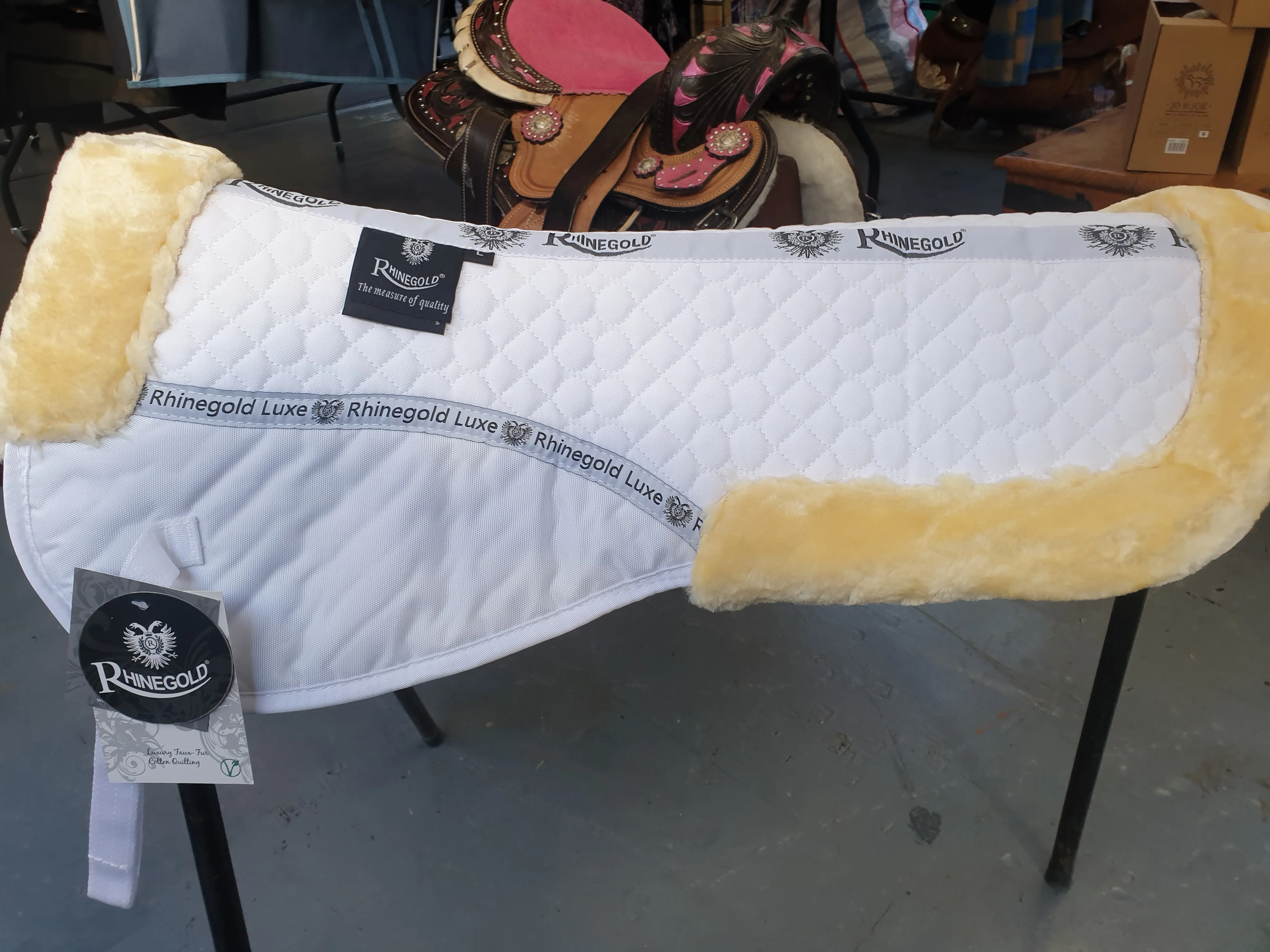NEW rhinegold luxe fur saddle half pad, sizes pony and full, white and natural FREE POSTAGE 🟢
