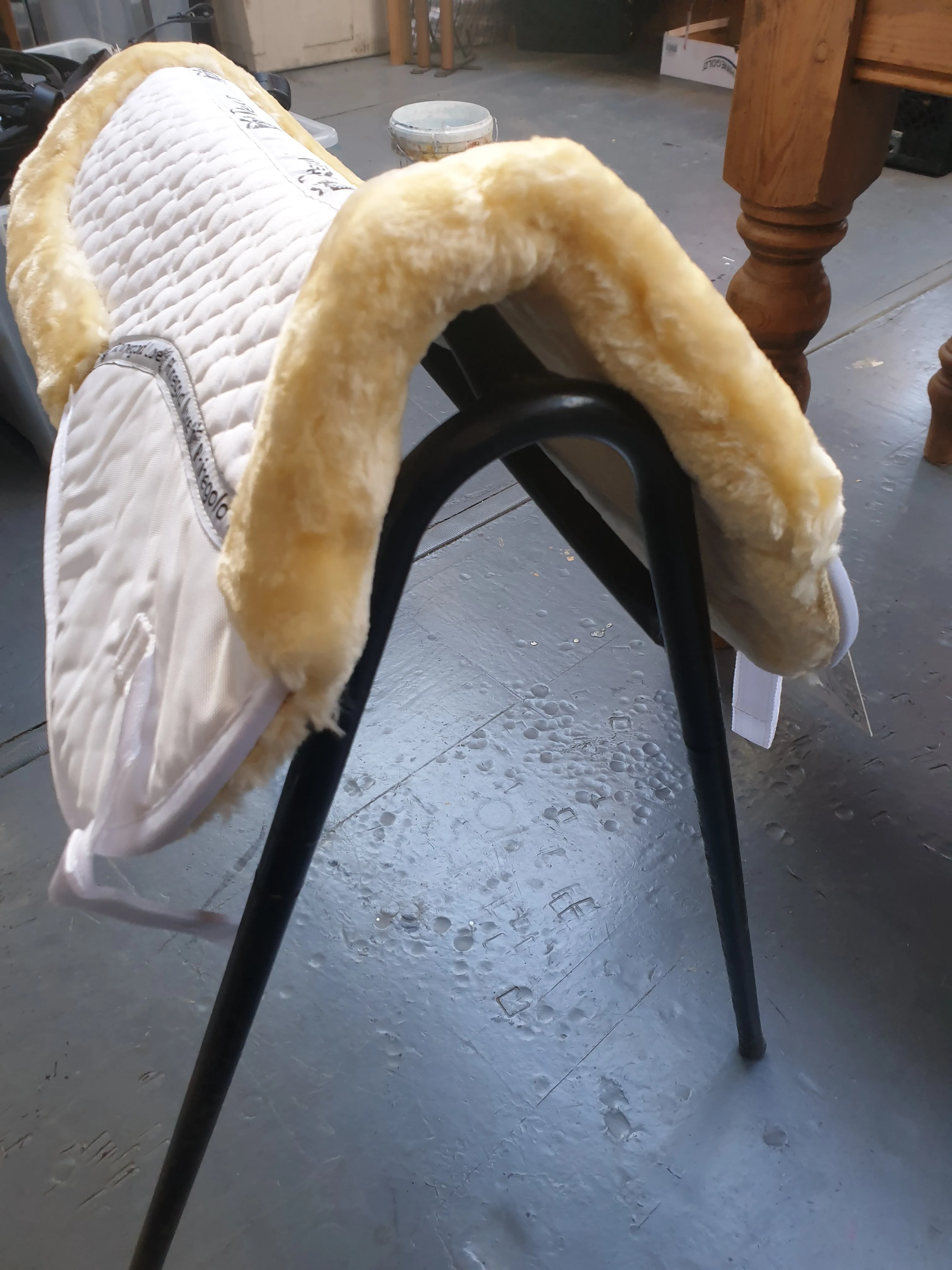 NEW rhinegold luxe fur saddle half pad, sizes pony and full, white and natural FREE POSTAGE 🟢