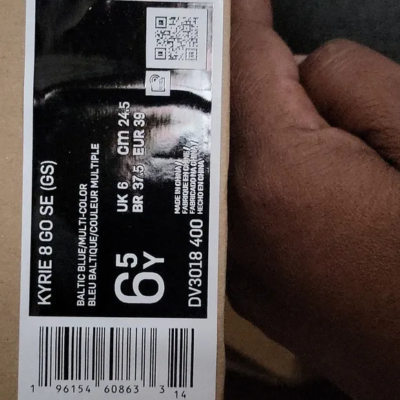 NIB Kyrie 8 GO SE (GS) Sneakers