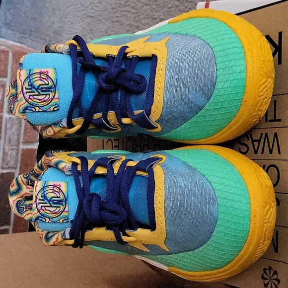 NIB Kyrie 8 GO SE (GS) Sneakers