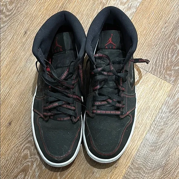 Nike AIR JORDAN Black and Red High-Top Sneakers men’s 10.5 EUC