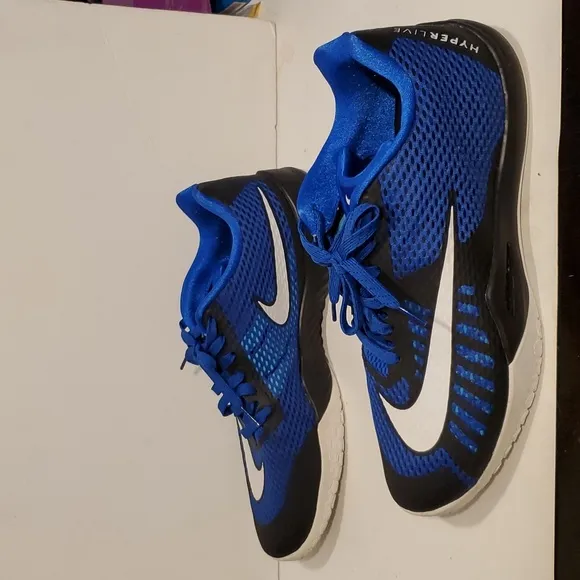 Nike Hyperlive Sneakers Mens Size 13.5