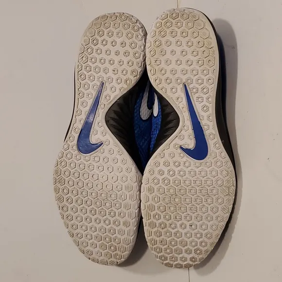 Nike Hyperlive Sneakers Mens Size 13.5