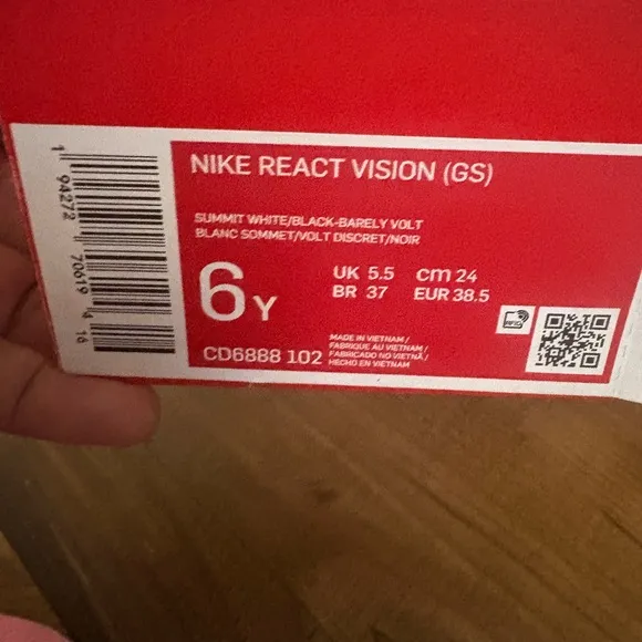 Nike React Vision Size 6Y (same as women’s 7.5) white, purple, neon pink, black