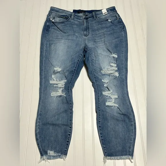 NWT Medium Wash Mid Rise Destroyed Skinny Jeans size 20W