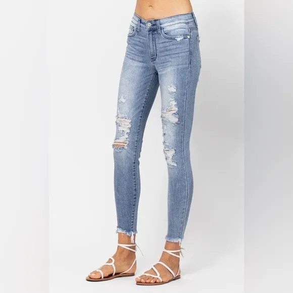 NWT Medium Wash Mid Rise Destroyed Skinny Jeans size 20W