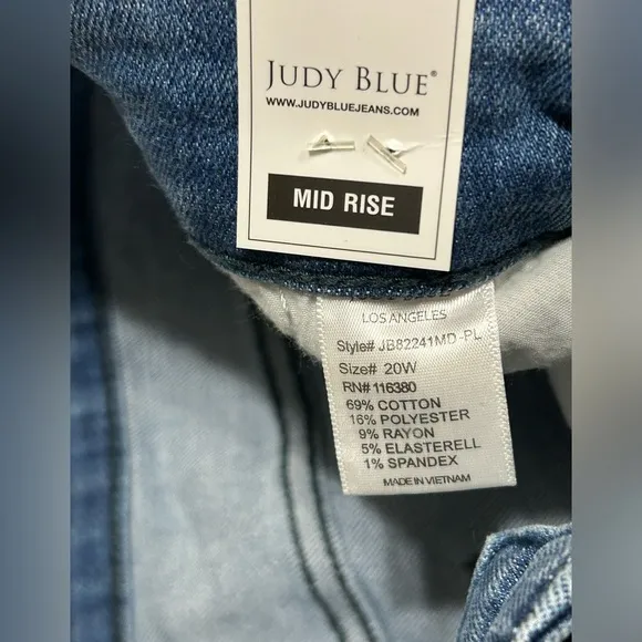 NWT Medium Wash Mid Rise Destroyed Skinny Jeans size 20W